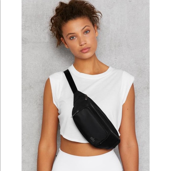 fanny pack across shoulder